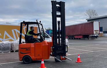 pivot steer forklift