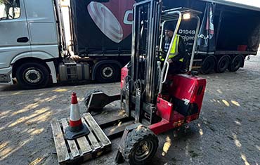 vehicle mounted forklift